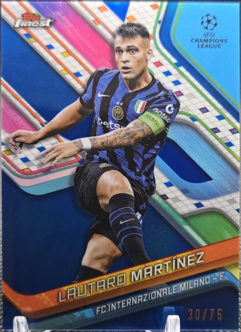 Lautaro Martinez [Blue Refractor] #35