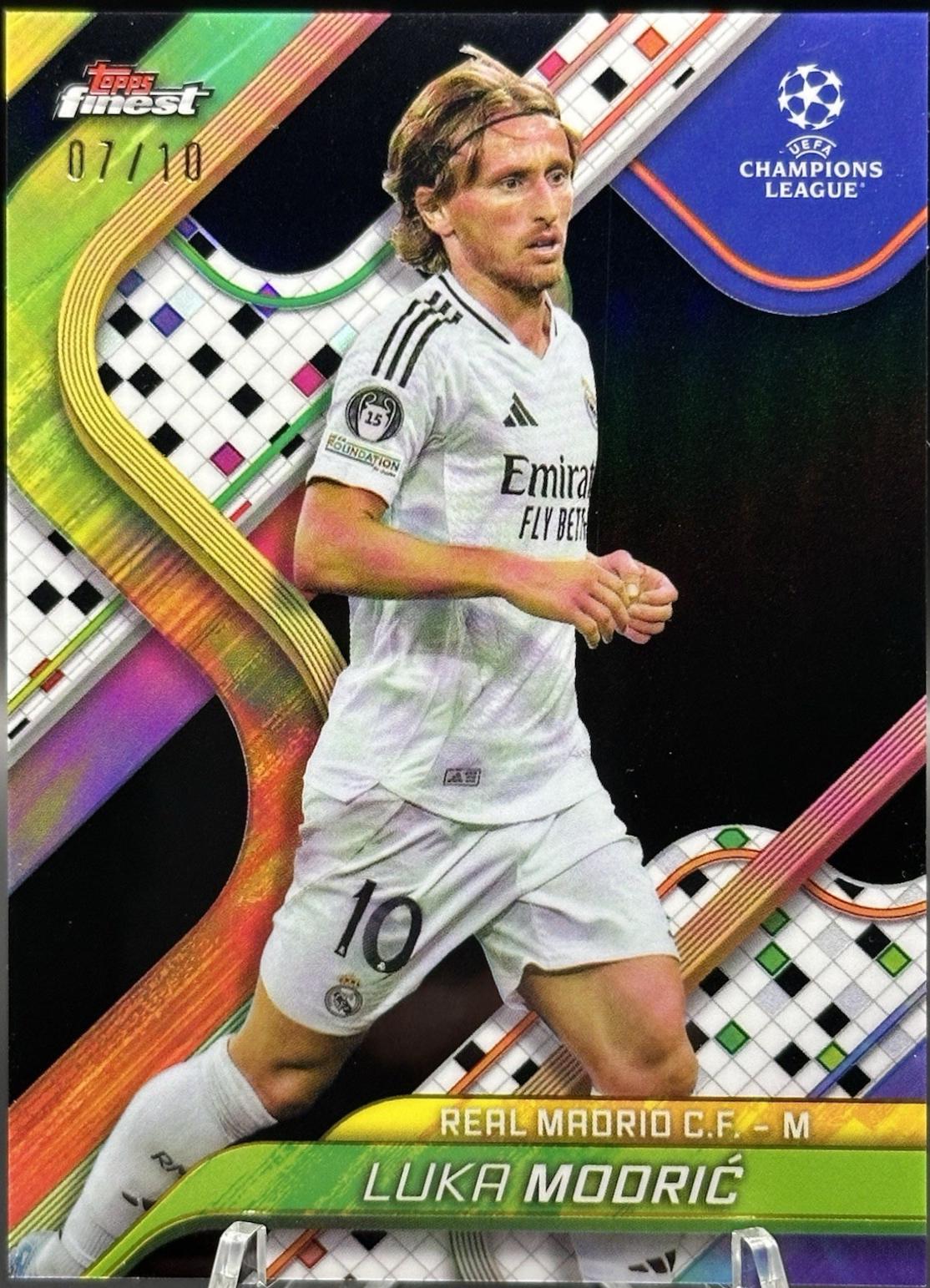 Luka Modric [Black Refractor] #10