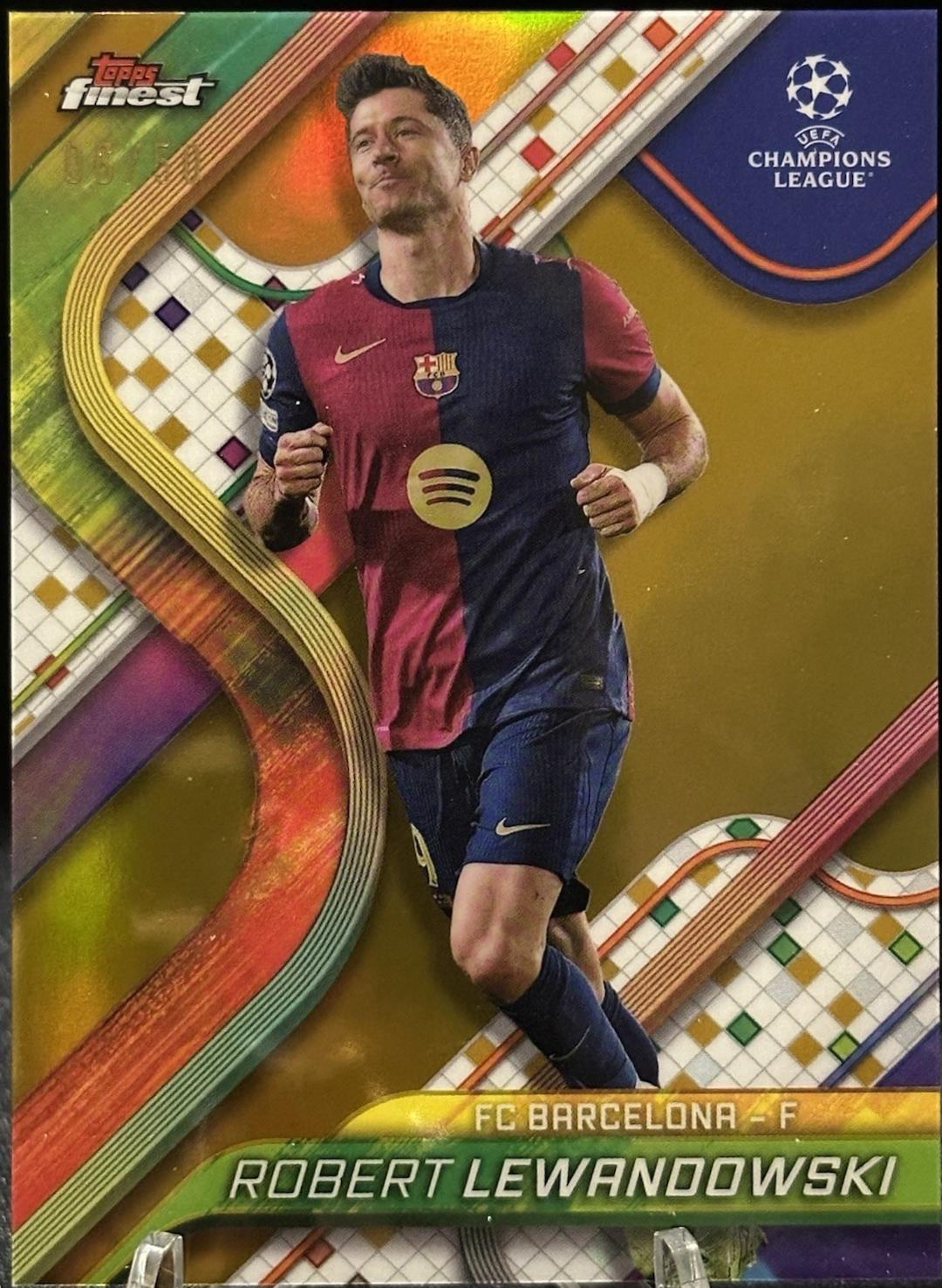 Robert Lewandowski [Gold Refractor] #19