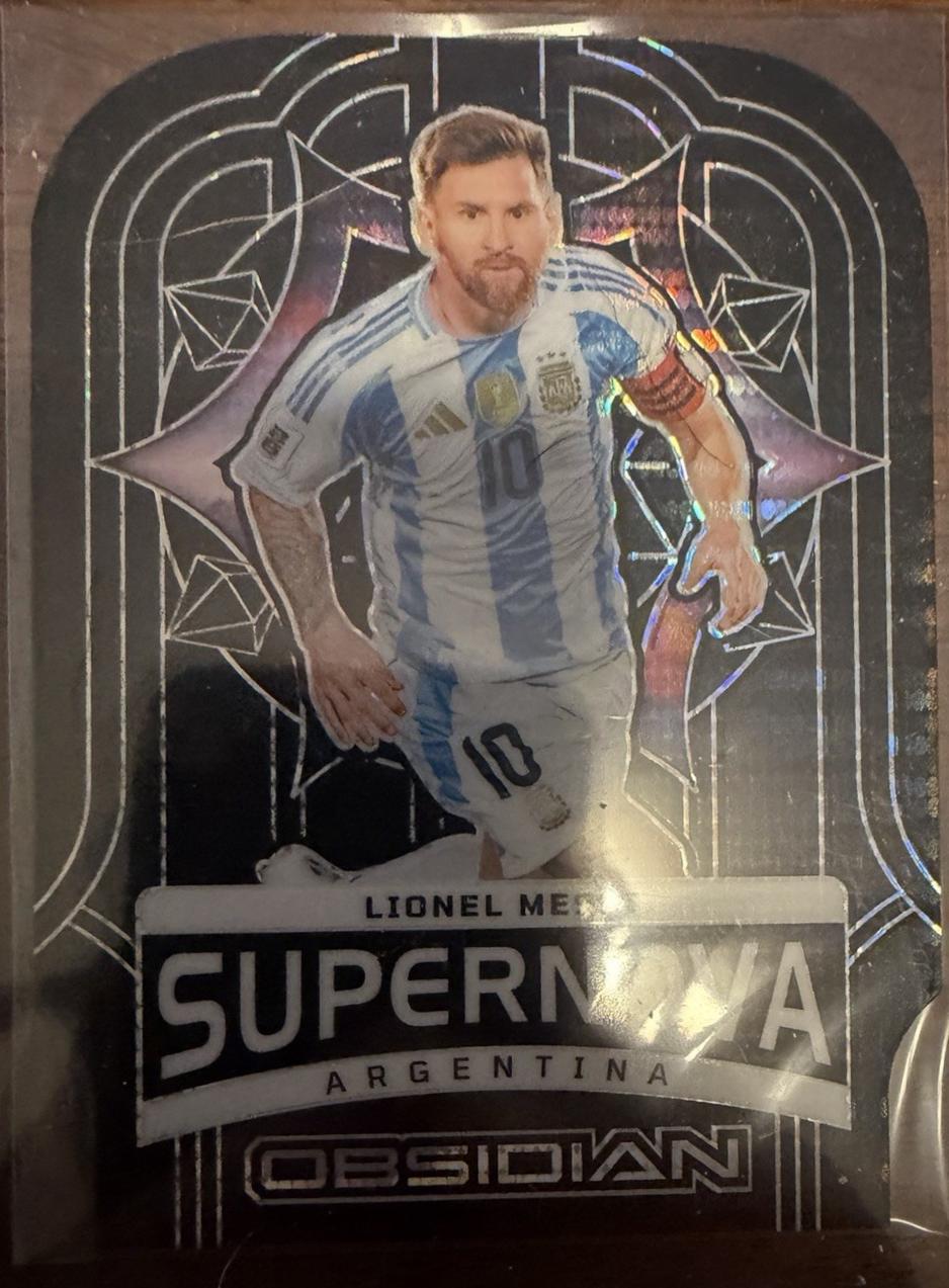 Lionel Messi [Electric Etch White Pulsar] #10