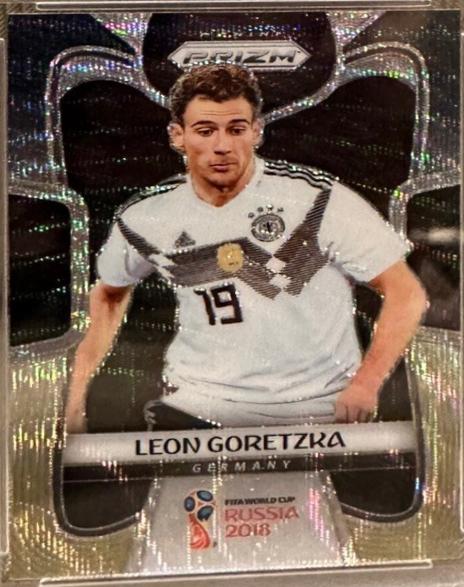 Leon Goretzka [Black & Gold Wave] #92