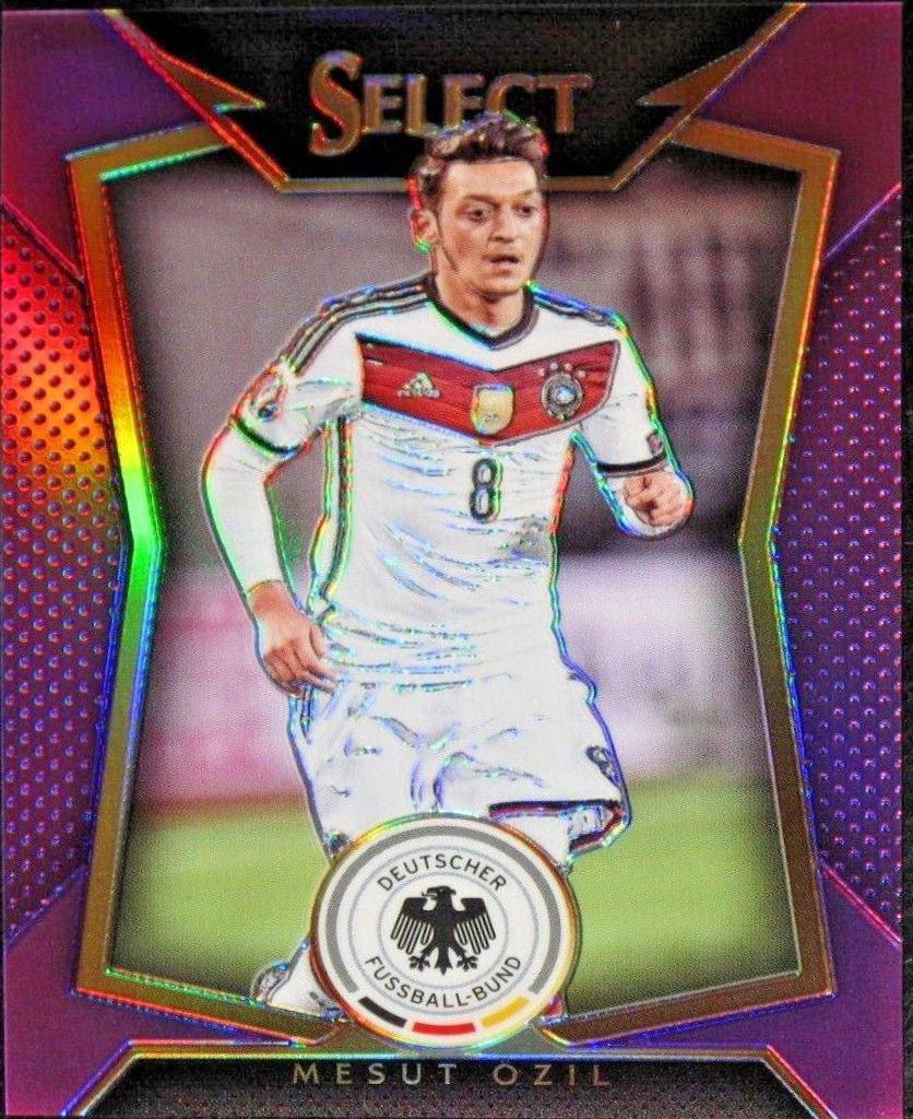 Mesut Ozil [Standing Straight Purple Prizm] #40