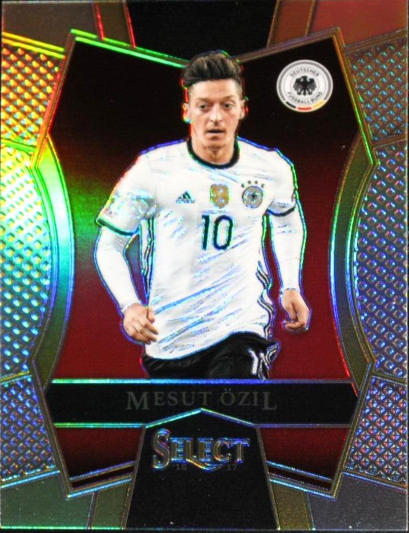 Mesut Ozil [Silver Prizm] #110
