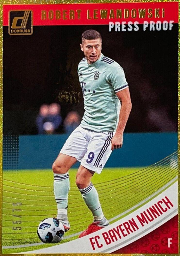 Robert Lewandowski [Press Proof Gold] #17