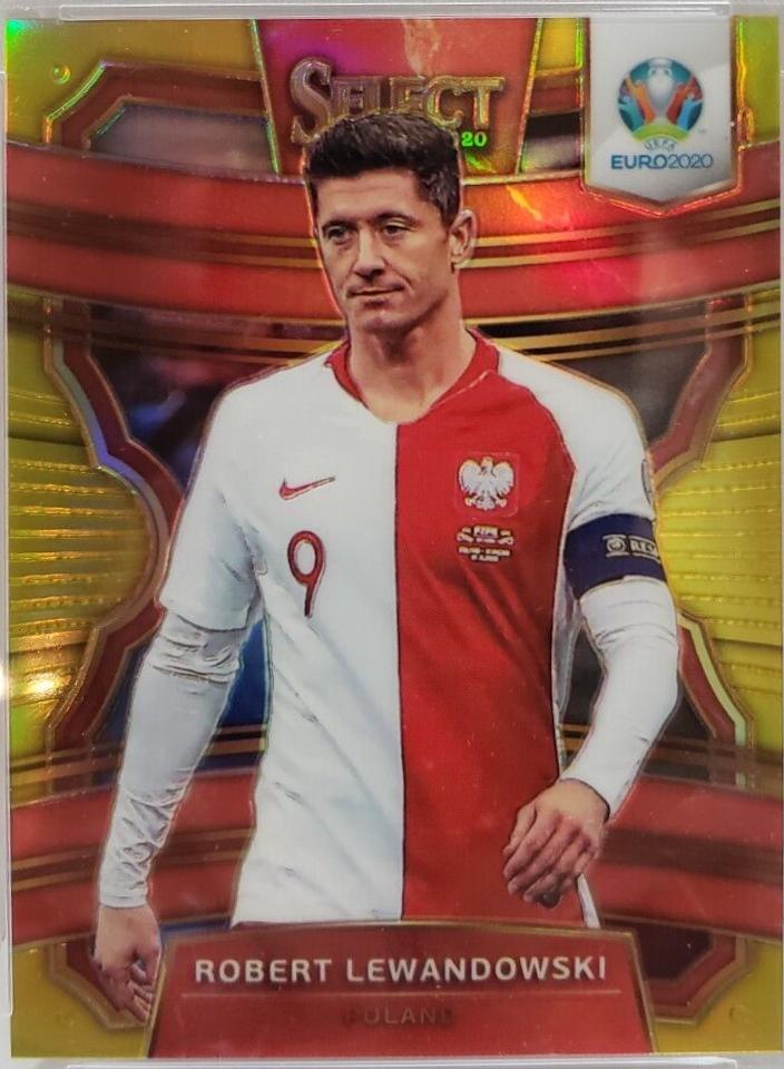 Robert Lewandowski [SP Gold Prizm] #23