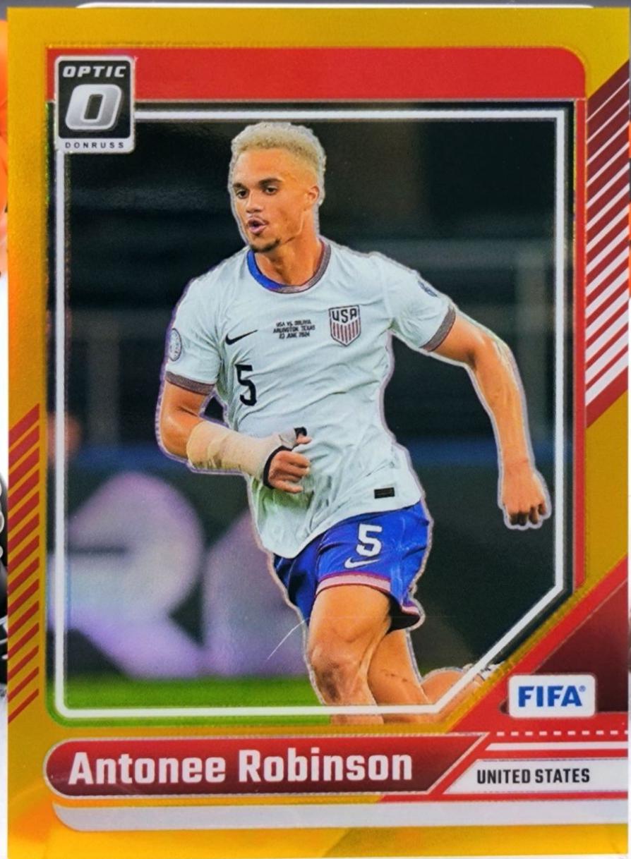 Antonee Robinson [Gold Optic] #13