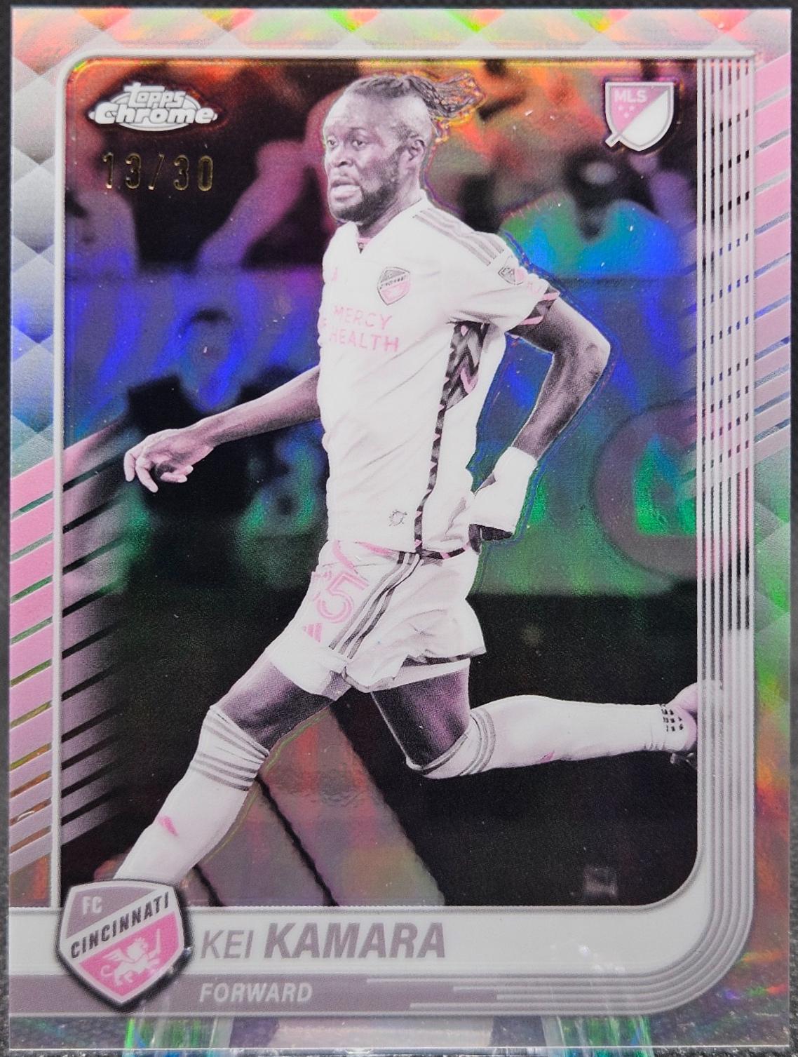 Kei Kamara [Pearl Refractor] #102