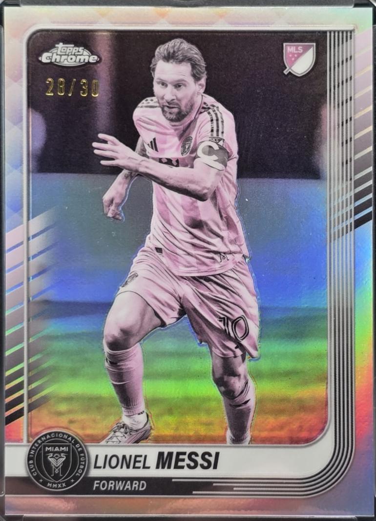Lionel Messi [Pearl Refractor] #10