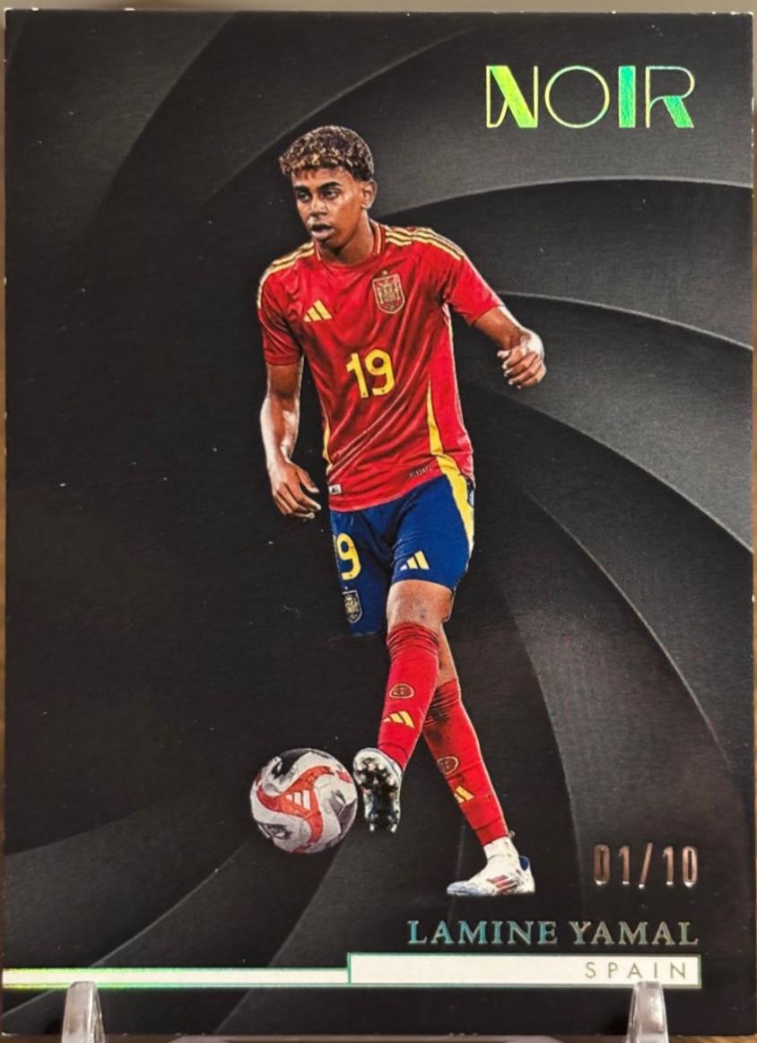Lamine Yamal [Holo Gold] #16