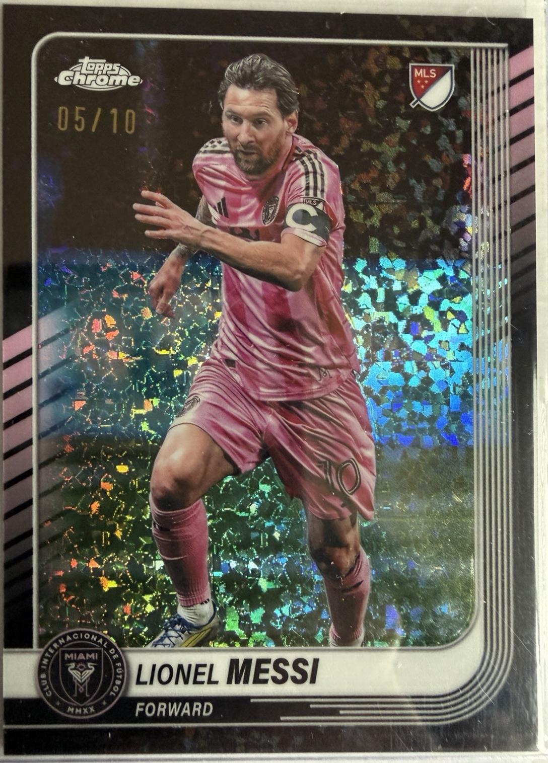 Lionel Messi [Black Mini-Diamonds Refractor] #10