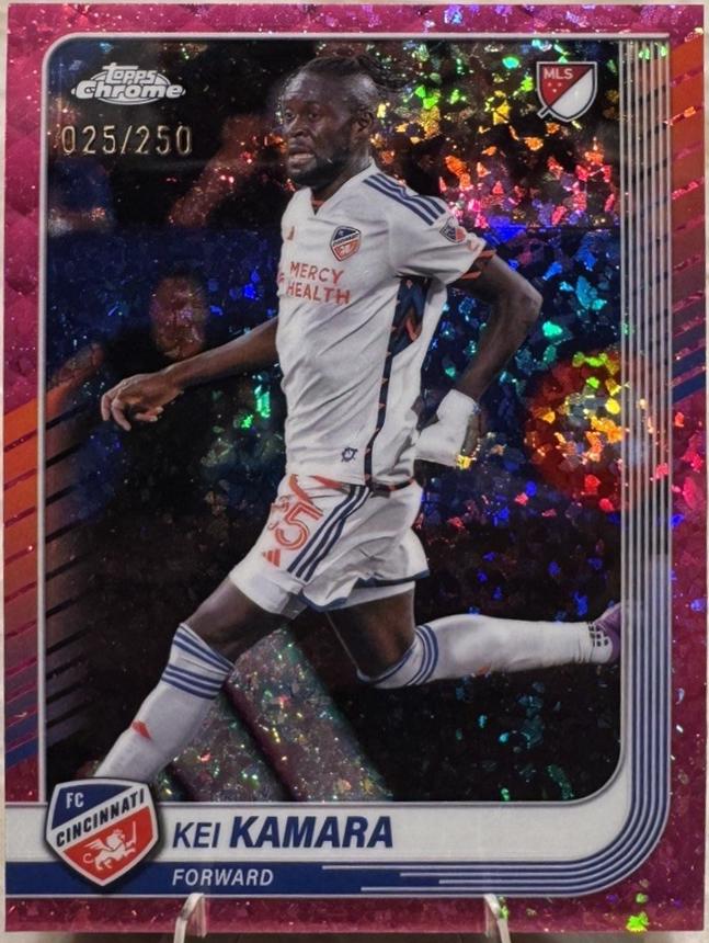 Kei Kamara [Pink Mini-Diamonds Refractor] #102