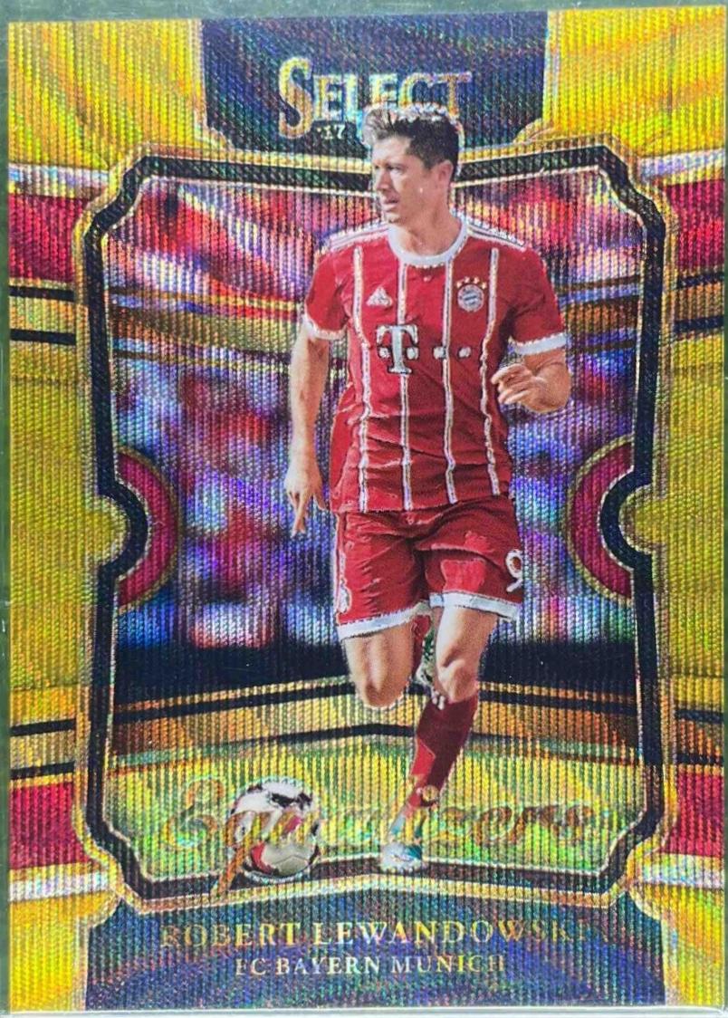 Robert Lewandowski [Gold] #EQ-1