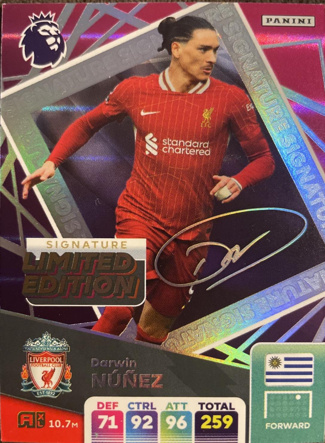 Darwin Nunez [Signature]