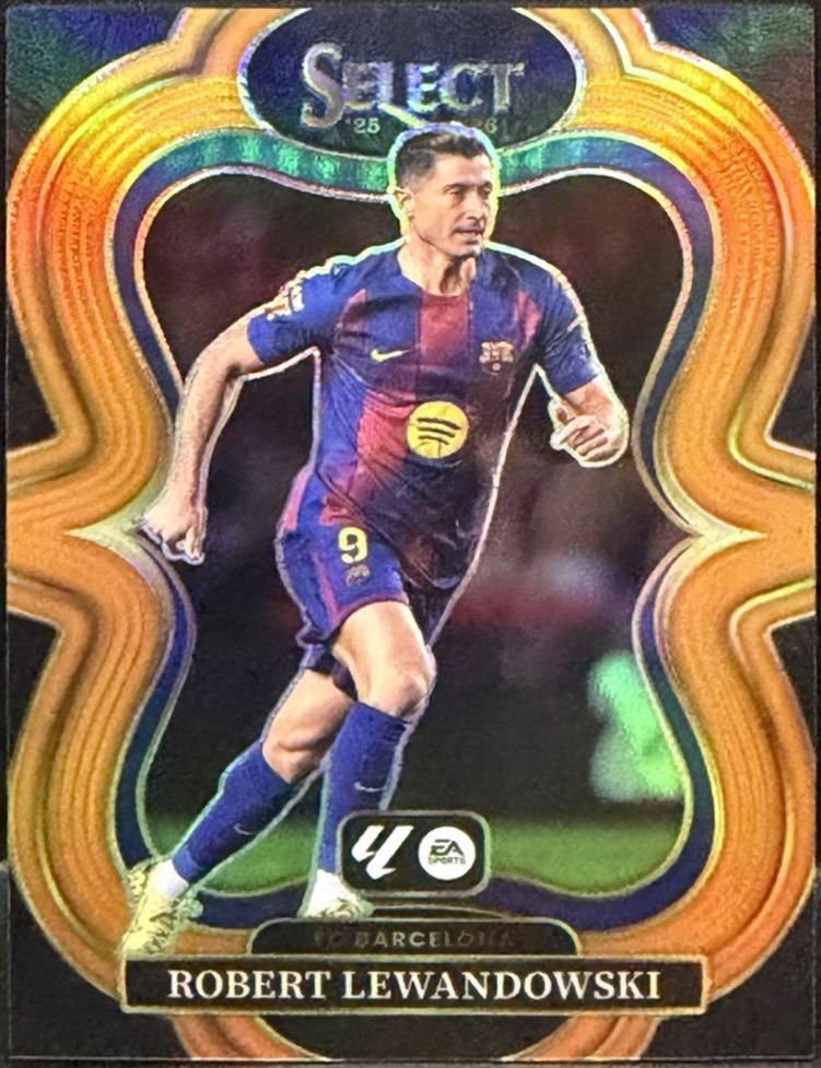 Robert Lewandowski [Orange] #109