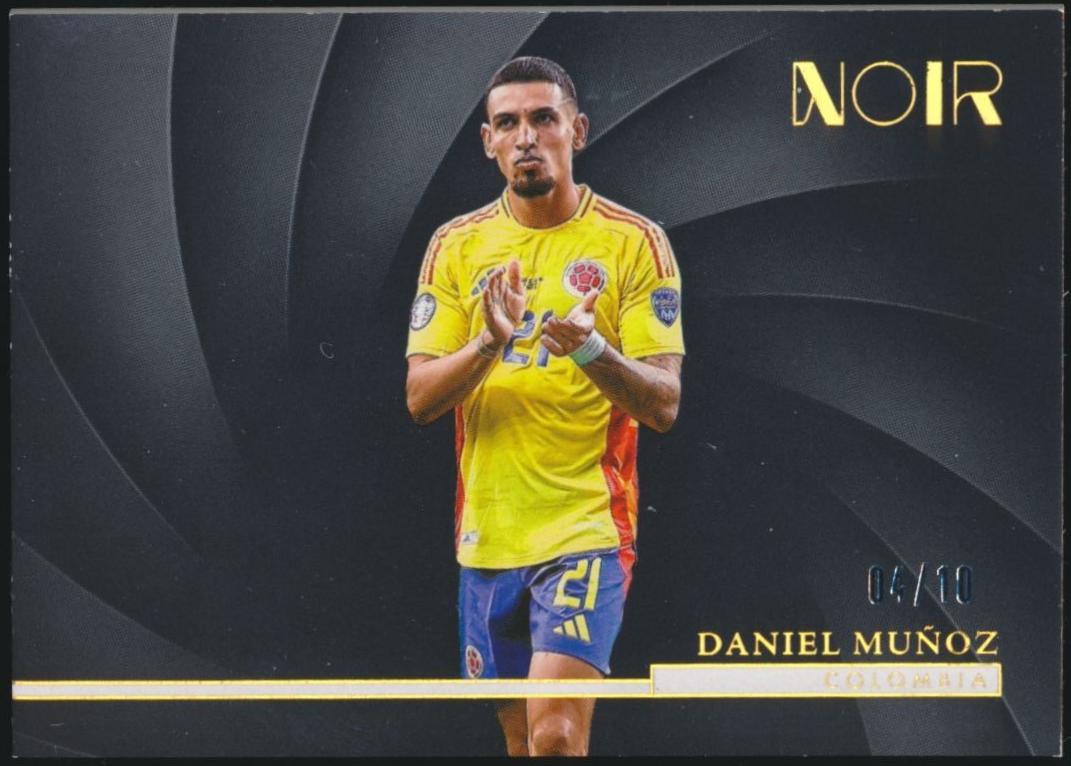 Daniel Munoz [Holo Gold] #180