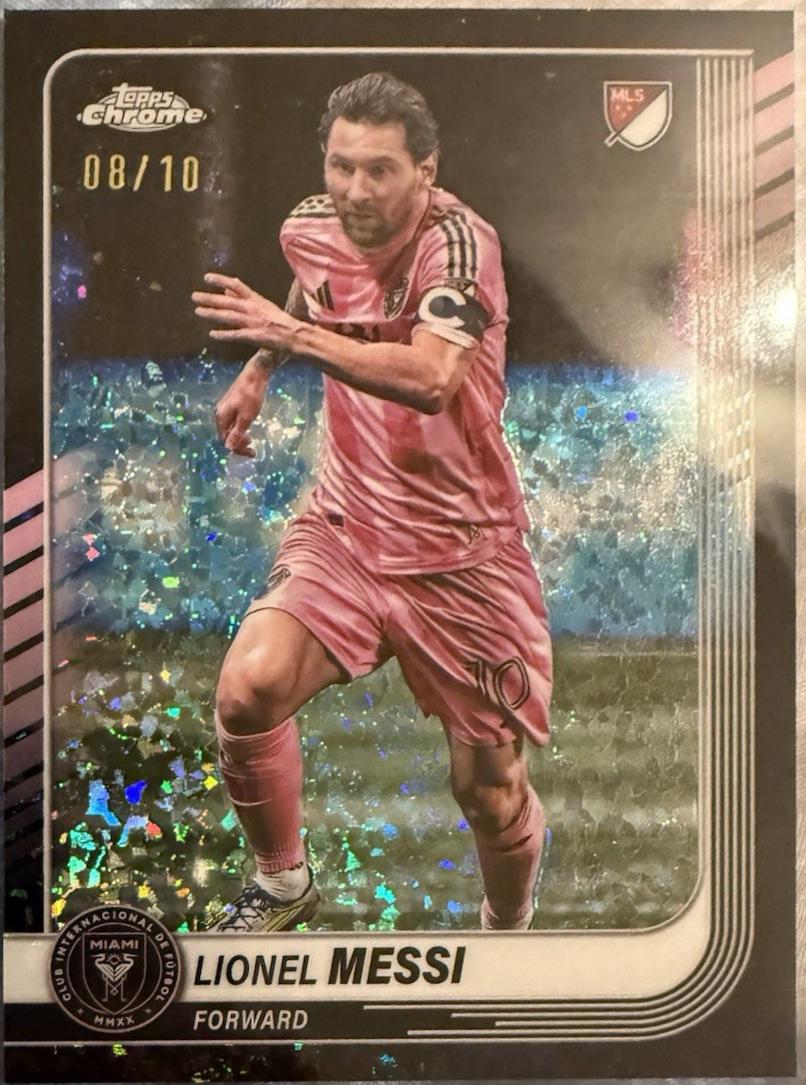 Lionel Messi [Black Refractor] #10