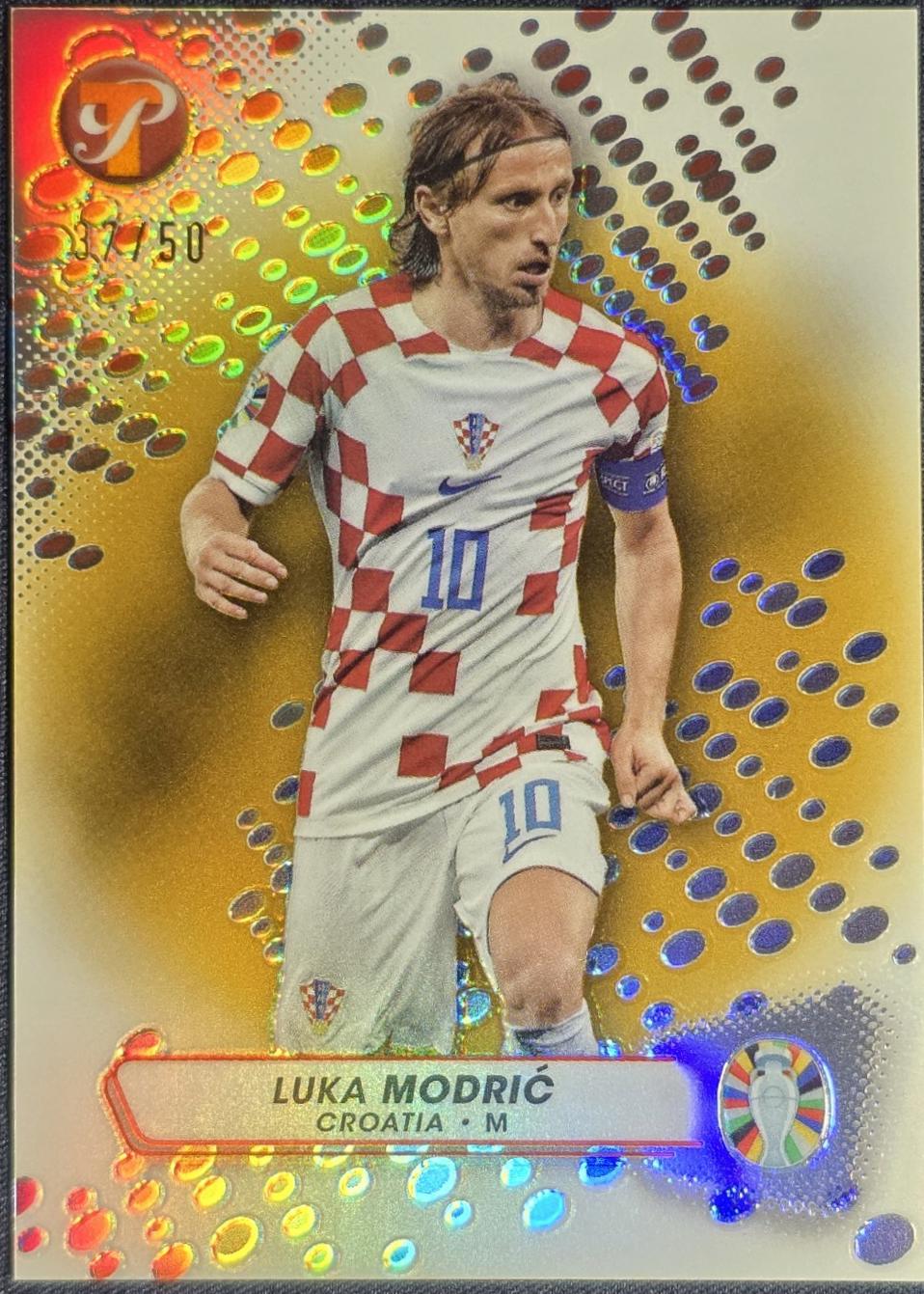 Luka Modric [Gold Refractor] #18
