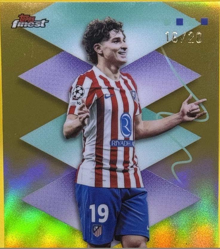 Julian Alvarez [Gold Refractor] #439