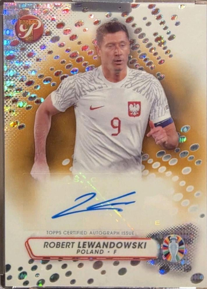Robert Lewandowski [Gold Refractor] #PA-RL