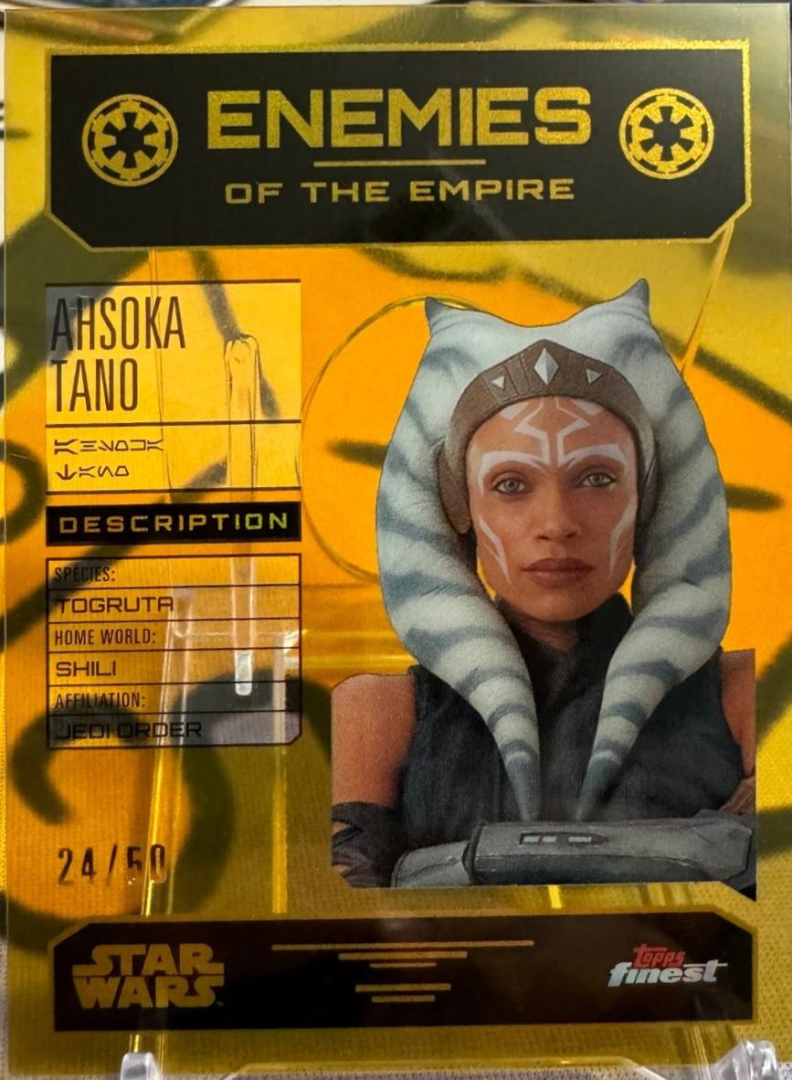 Ahsoka Tano [Gold Refractor] #EOTE-8