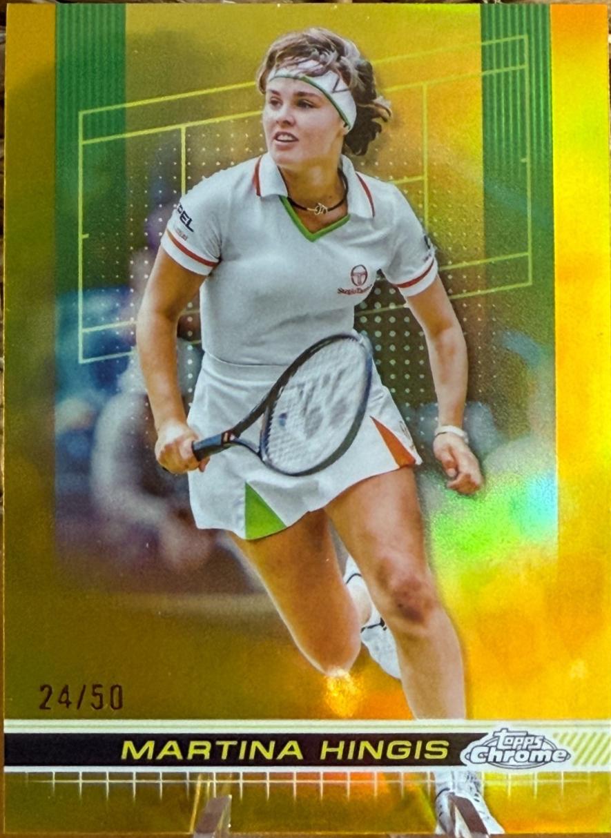 Martina Hingis [Gold Refractor] #152