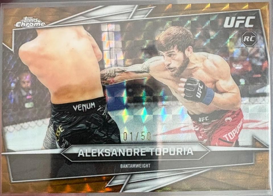 Aleksandre Topuria [Gold Geometric Refractor] #187