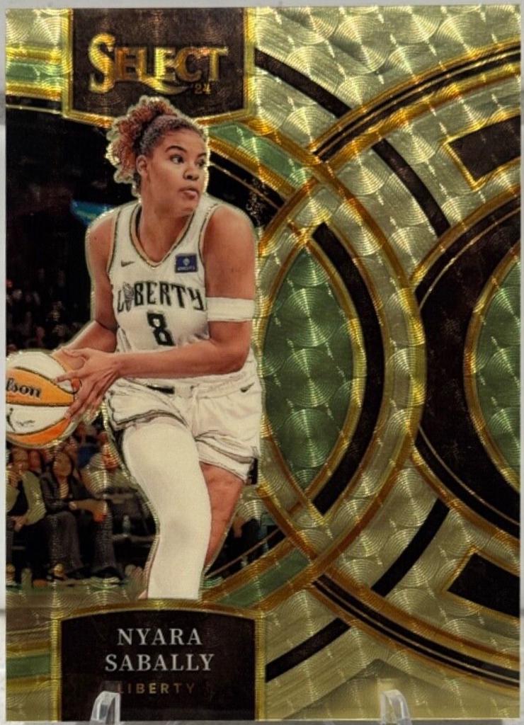 Nyara Sabally [Gold Vinyl Prizm] #111
