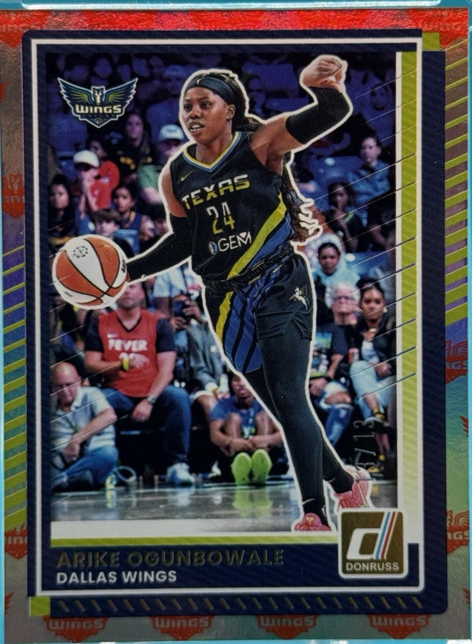 Arike Ogunbowale [Holo Team Logo] #39