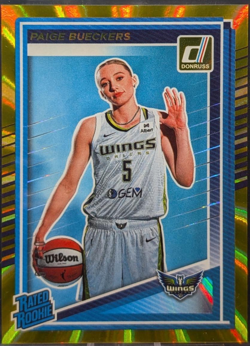 Paige Bueckers [Holo Gold Laser Signature] #86