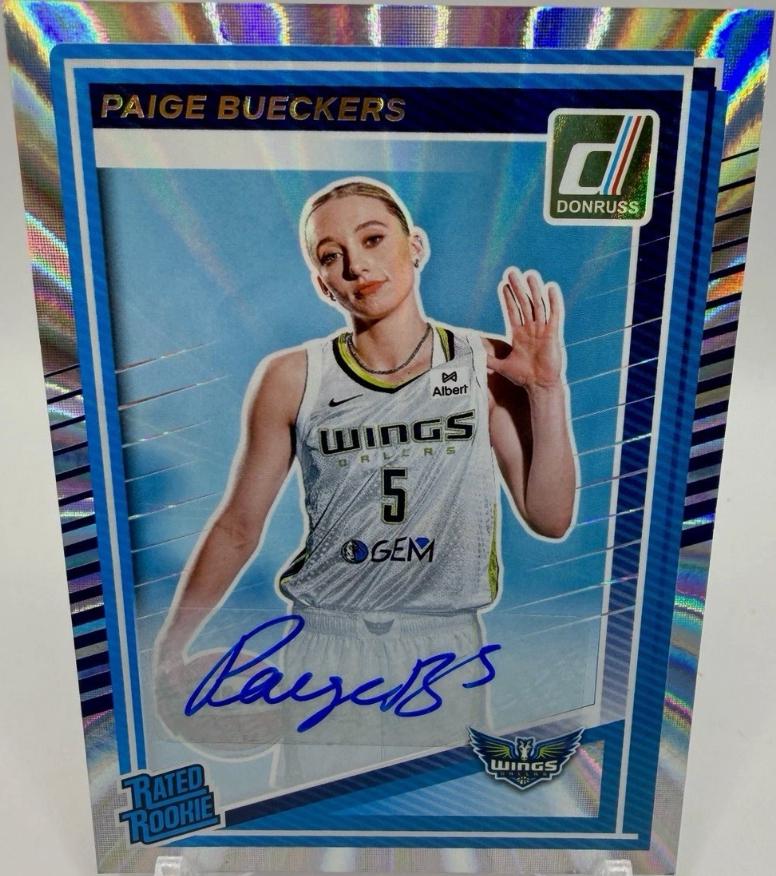 Paige Bueckers [Holo Laser Signature] #86