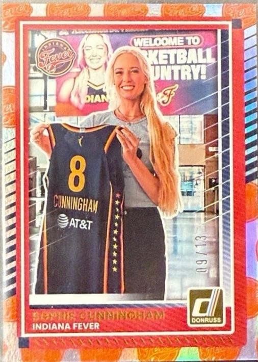 Sophie Cunningham [Holo Team Logo] #24