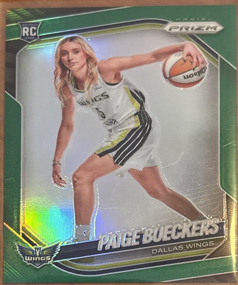 Paige Bueckers [Green] #147