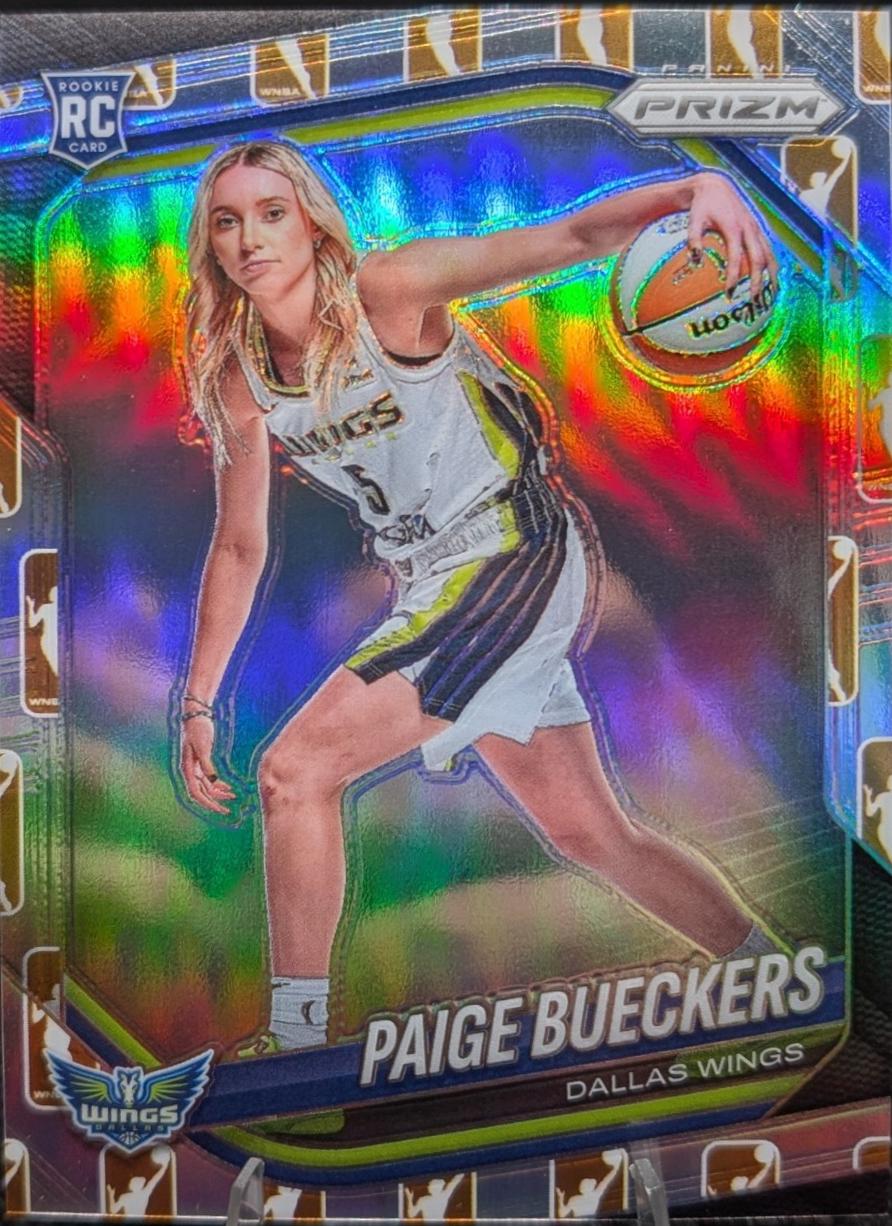 Paige Bueckers [WNBA Logo Gold Prizm] #5