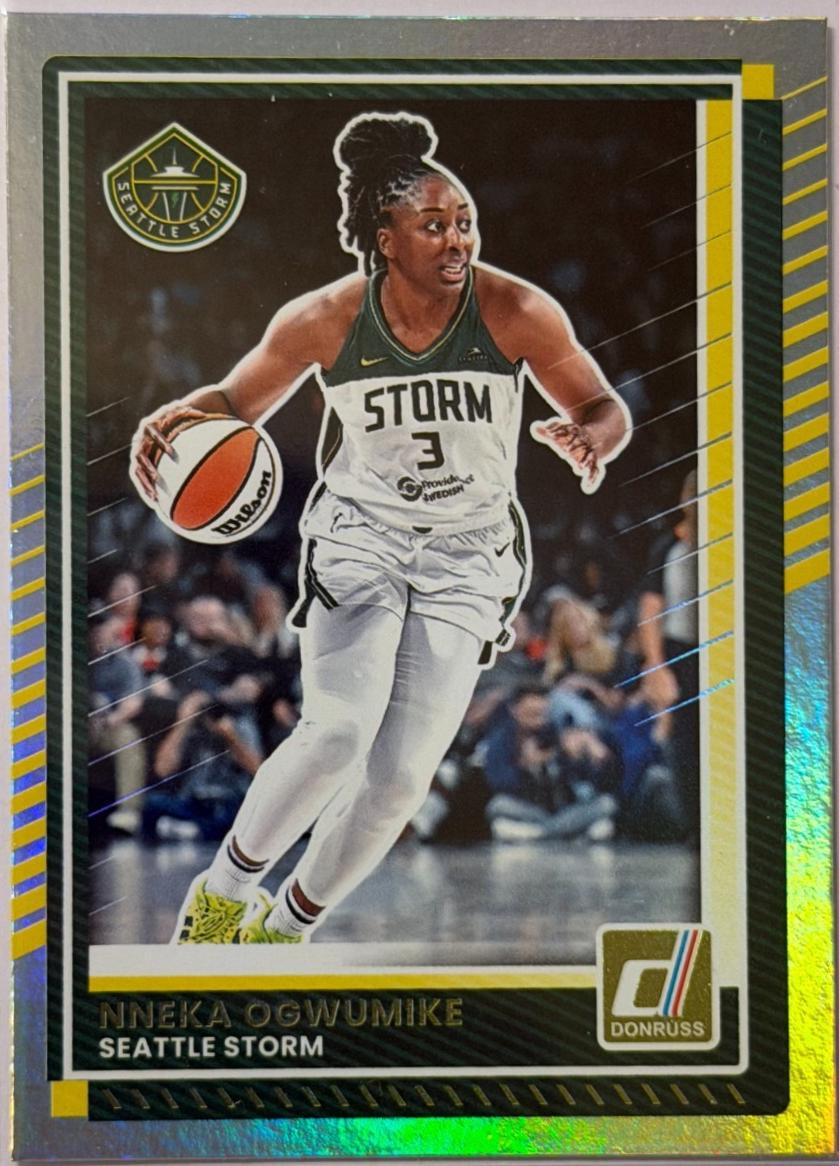 Nneka Ogwumike [Holo Black Laser] #11