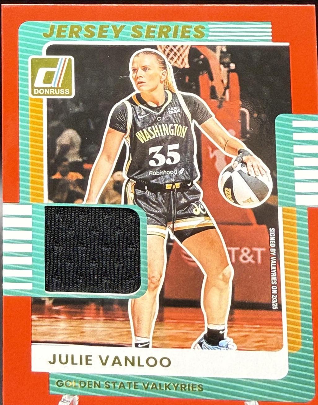 Julie Vanloo [Red] #52