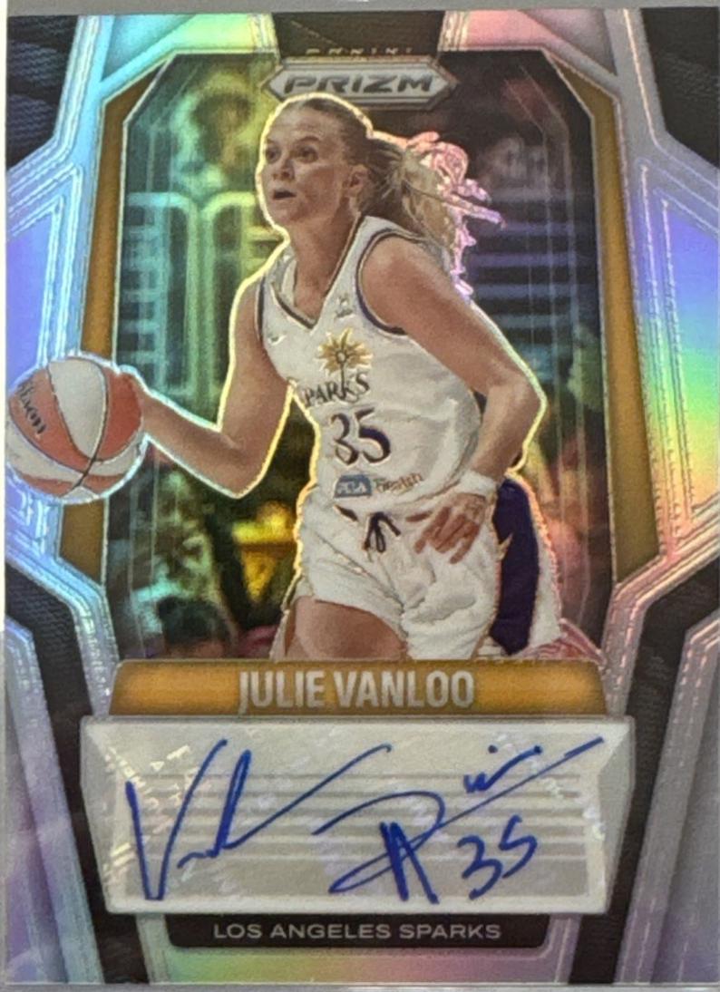 Julie Vanloo #16