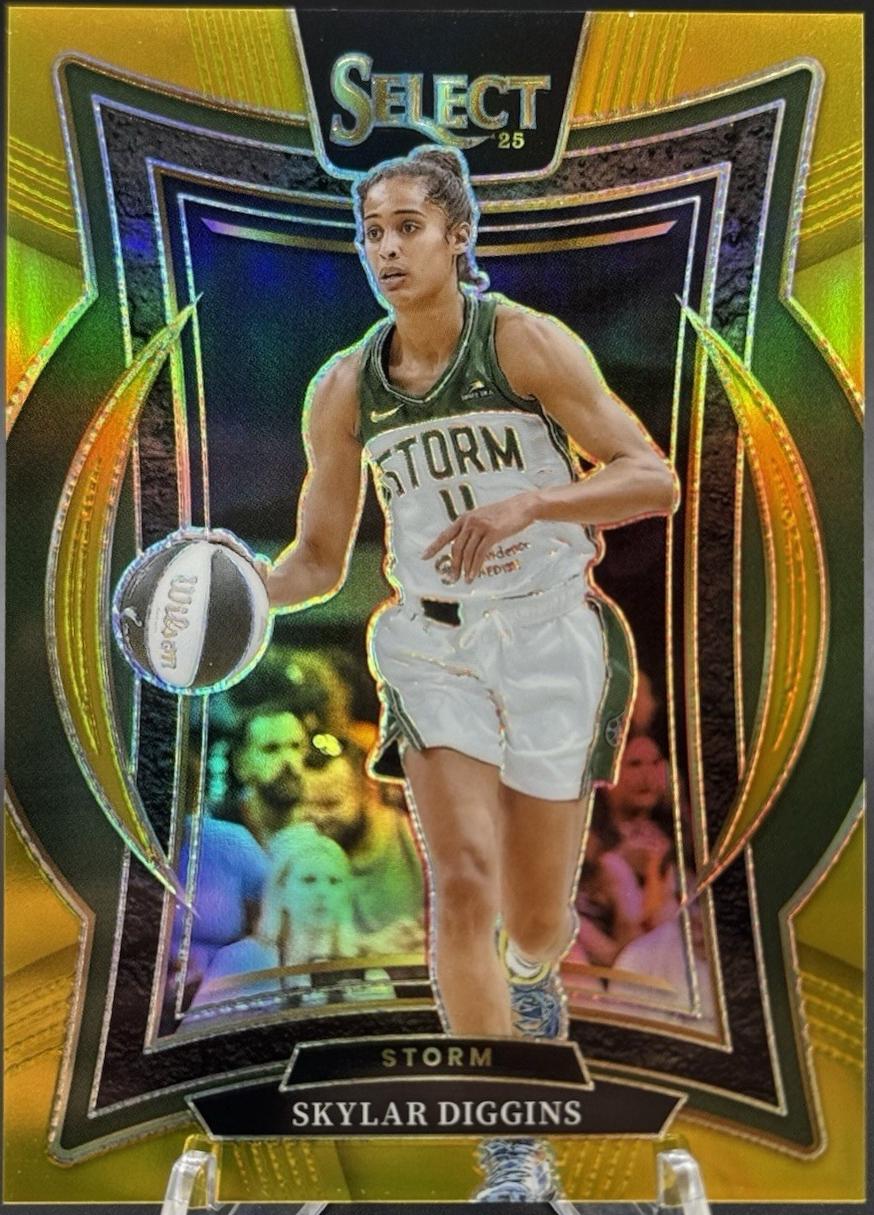 Skylar Diggins [Gold Prizm] #16