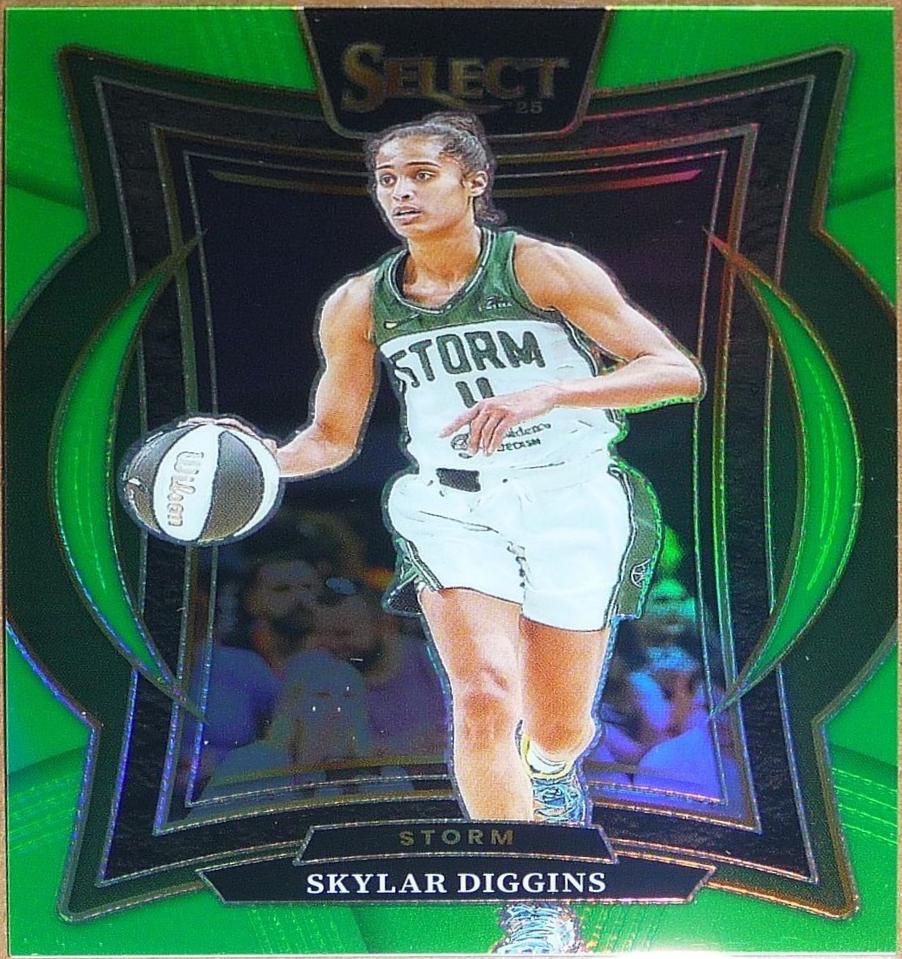Skylar Diggins [Neon Green Prizm] #16