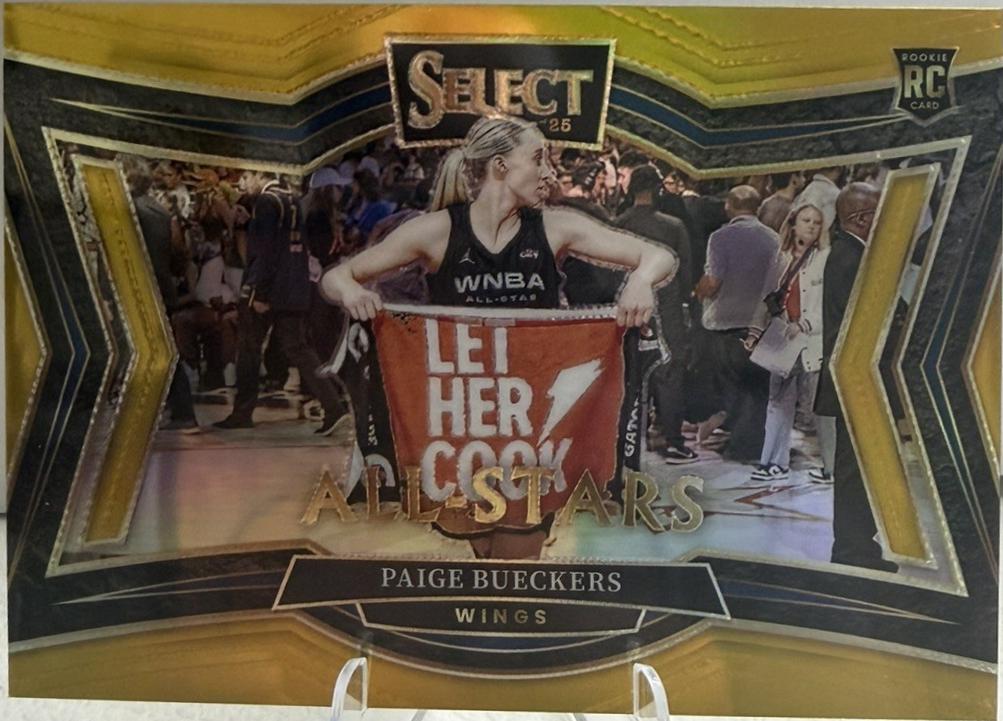 Paige Bueckers [Gold] #2