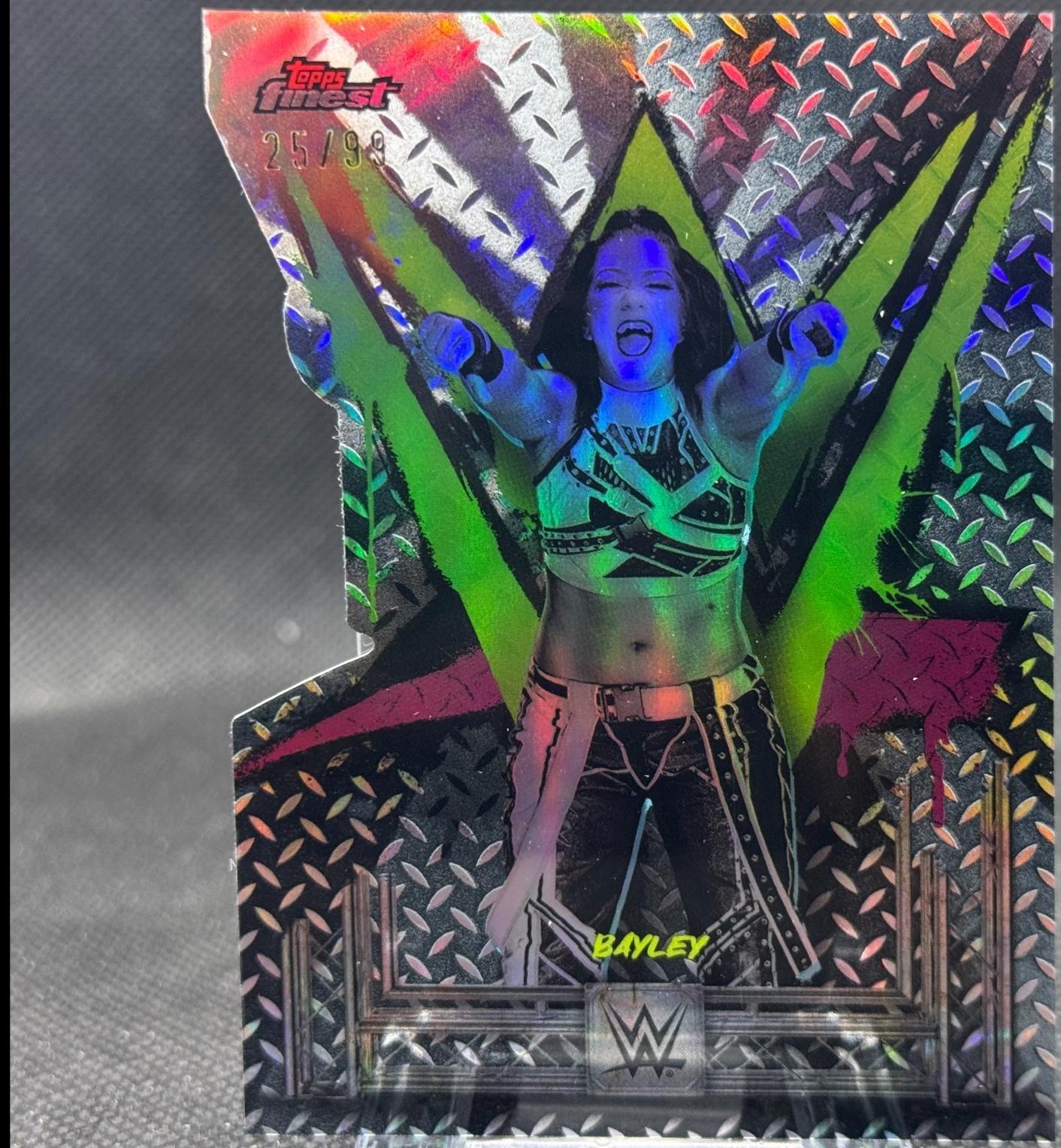 Bayley [Die-Cut Refractor] #18