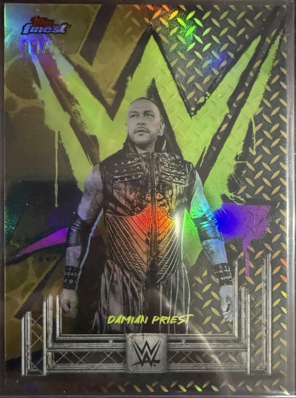 Damian Priest [Gold Refractor] #152