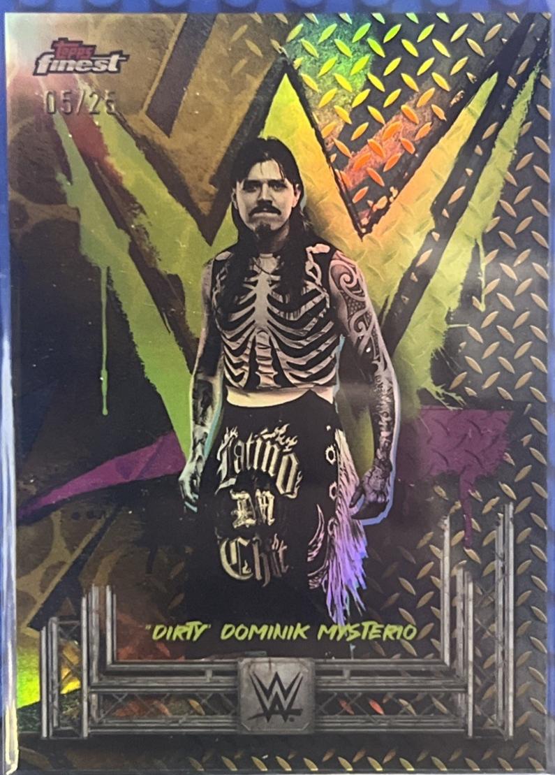 Dirty Dominik Mysterio [Gold Refractor] #154
