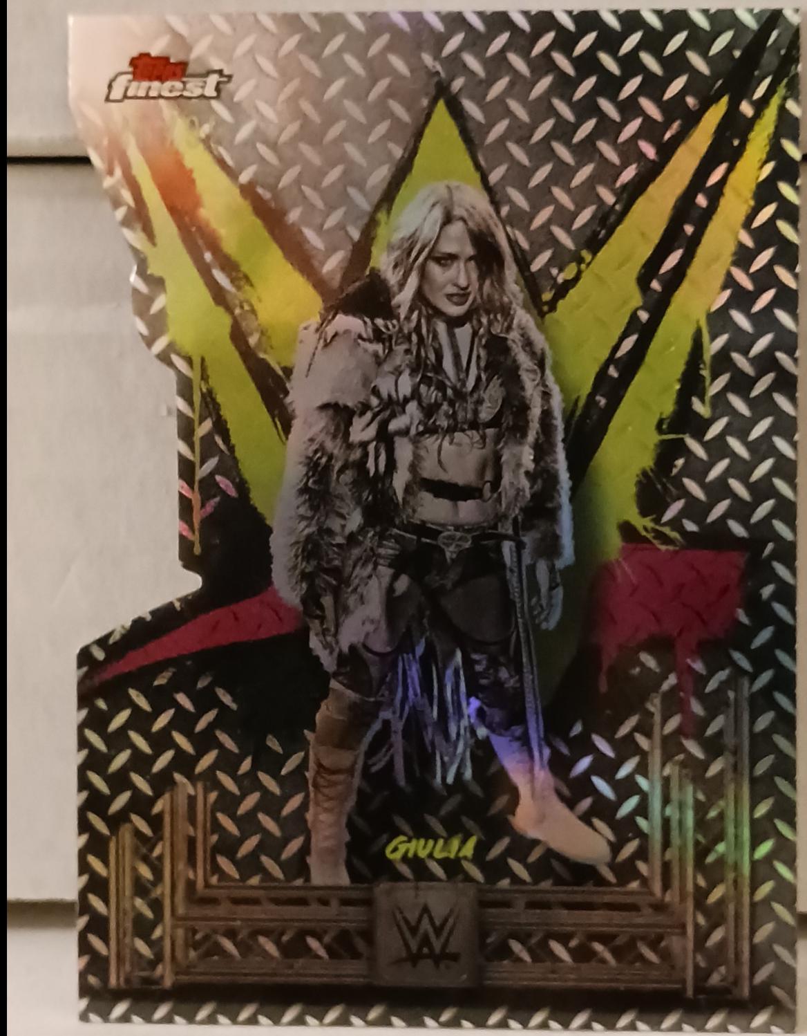 Giulia [Die-Cut Refractor] #9