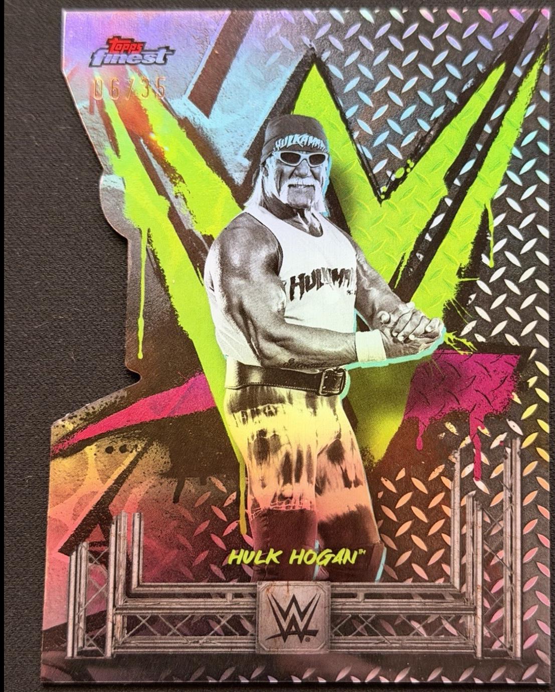 Hulk Hogan™ [Die-Cut Refractor] #185
