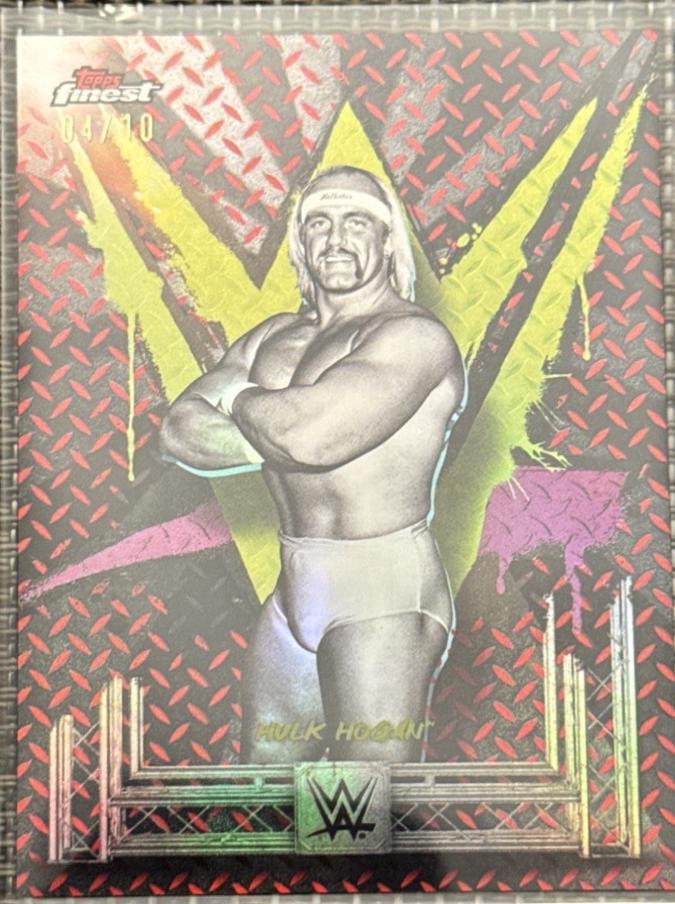 Hulk Hogan™ [Red Refractor] #85