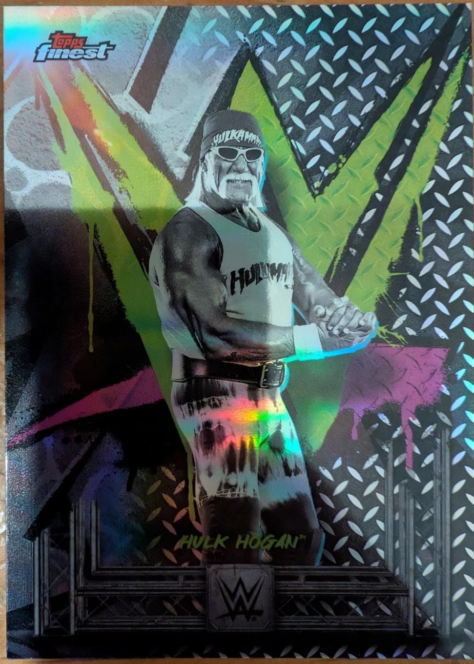 Hulk Hogan™ [Refractor] #185