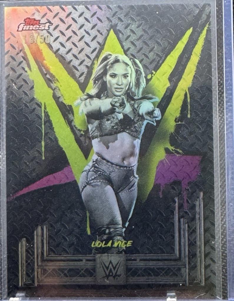 Lola Vice [Black Refractor] #62