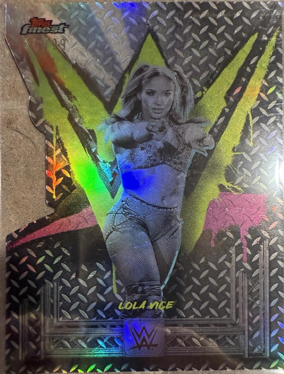 Lola Vice [Die-Cut Refractor] #62