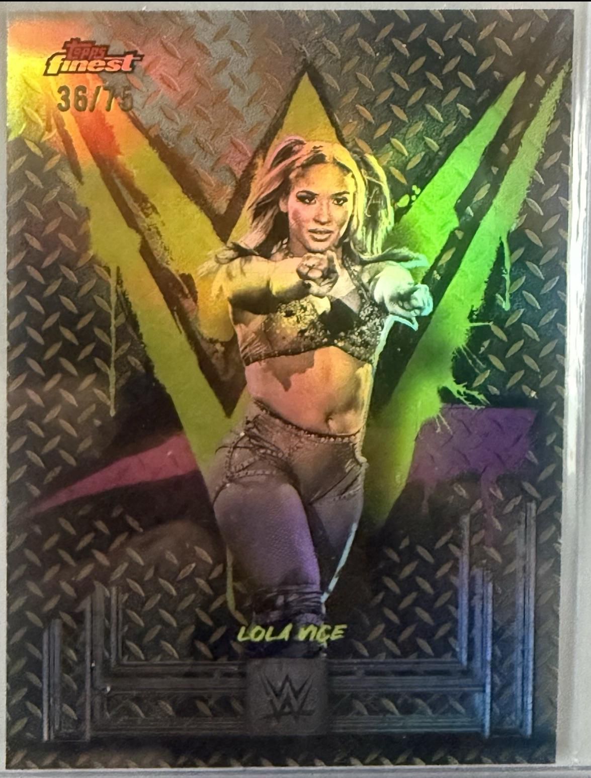 Lola Vice [Gold Refractor] #62