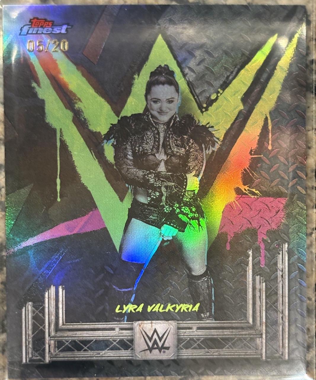 Lyra Valkyria [Black Refractor] #176